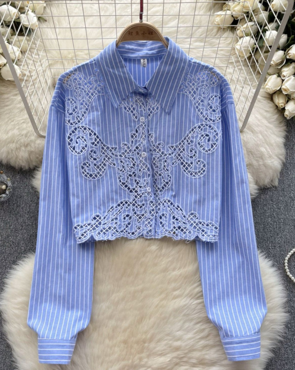 Flantis Striped Lacework Crop Shirt